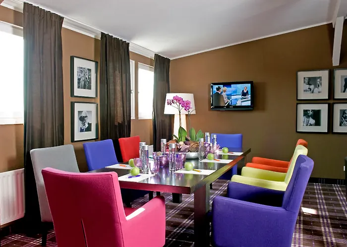 Friends Downtown Hotel