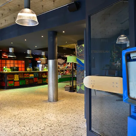 מלון Friends Downtown 4*