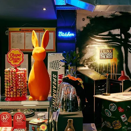 מלון Friends Downtown 4*