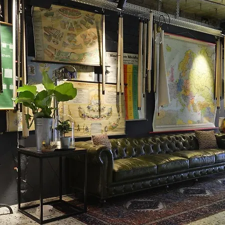 Friends Downtown מלון