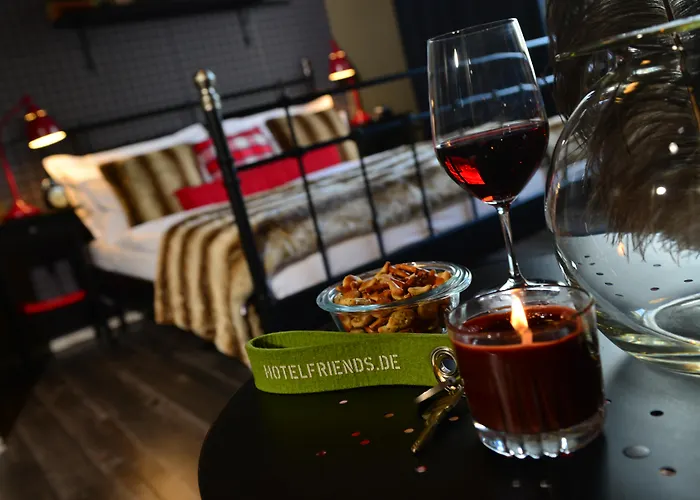 Отель Friends Downtown