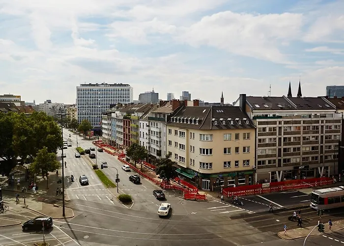 Отель Friends Downtown 4*