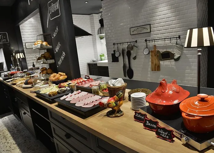 Friends Downtown Отель 4*