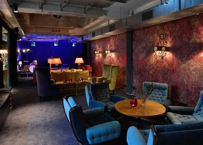 Отель Friends Downtown 4*