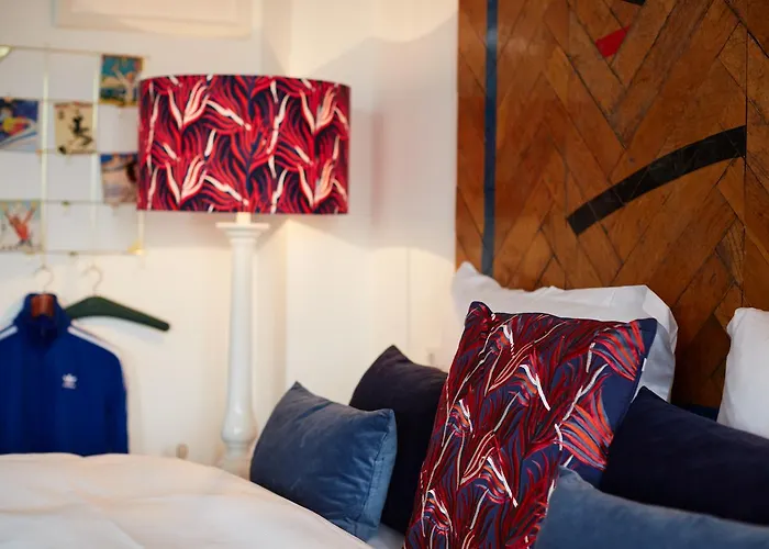 Отель Friends Downtown 4*