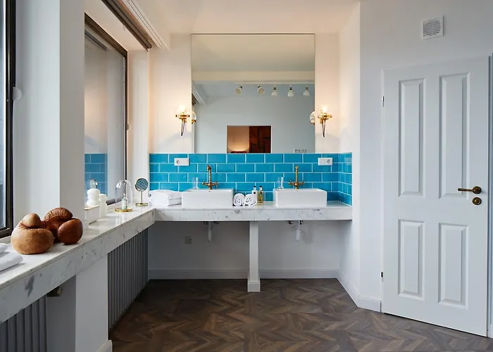 Friends Downtown Отель