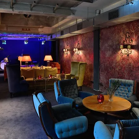 酒店 Friends Downtown 4*