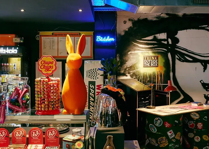 酒店 Friends Downtown 4*