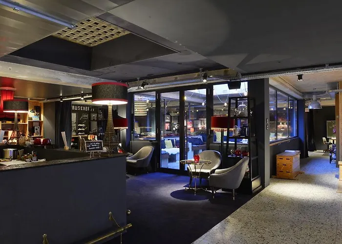 Friends Downtown Hotel 4*