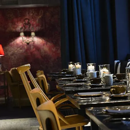 Friends Downtown Szálloda 4*